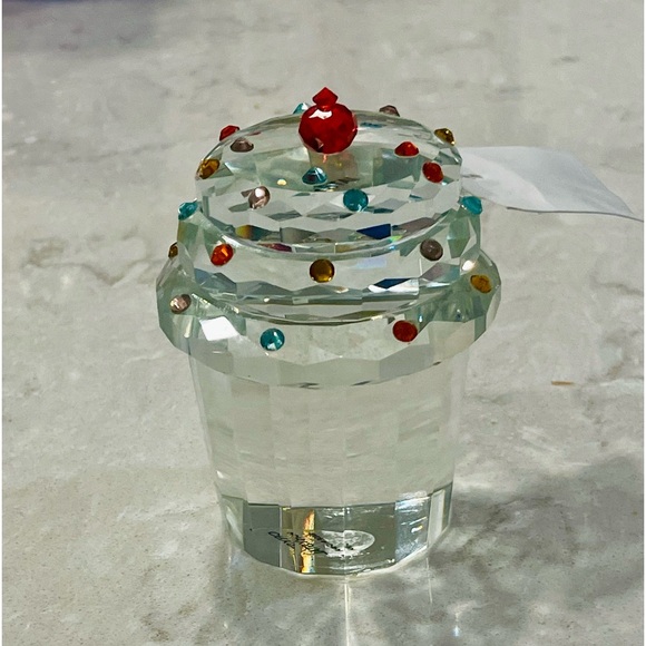 Crystal cupcake, clear glass beautifully decorated, unique keepsake gift! - Picture 3 of 5